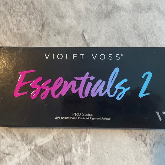 Essentials 2 Eyeshadow Palette - Picture 2 of 3